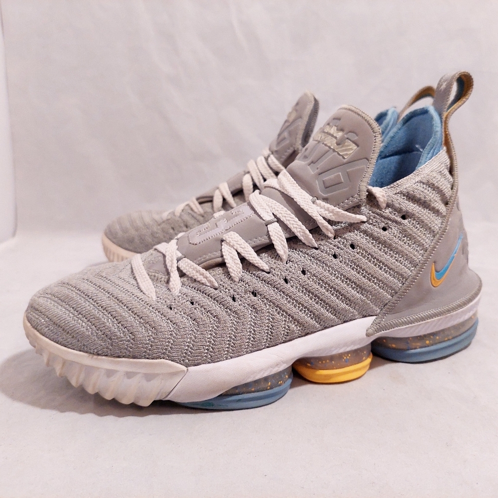 NIKE LeBron 16 MLPS 2019 Minneapolis Lakers Grey CK4765-001Men's Size 8.